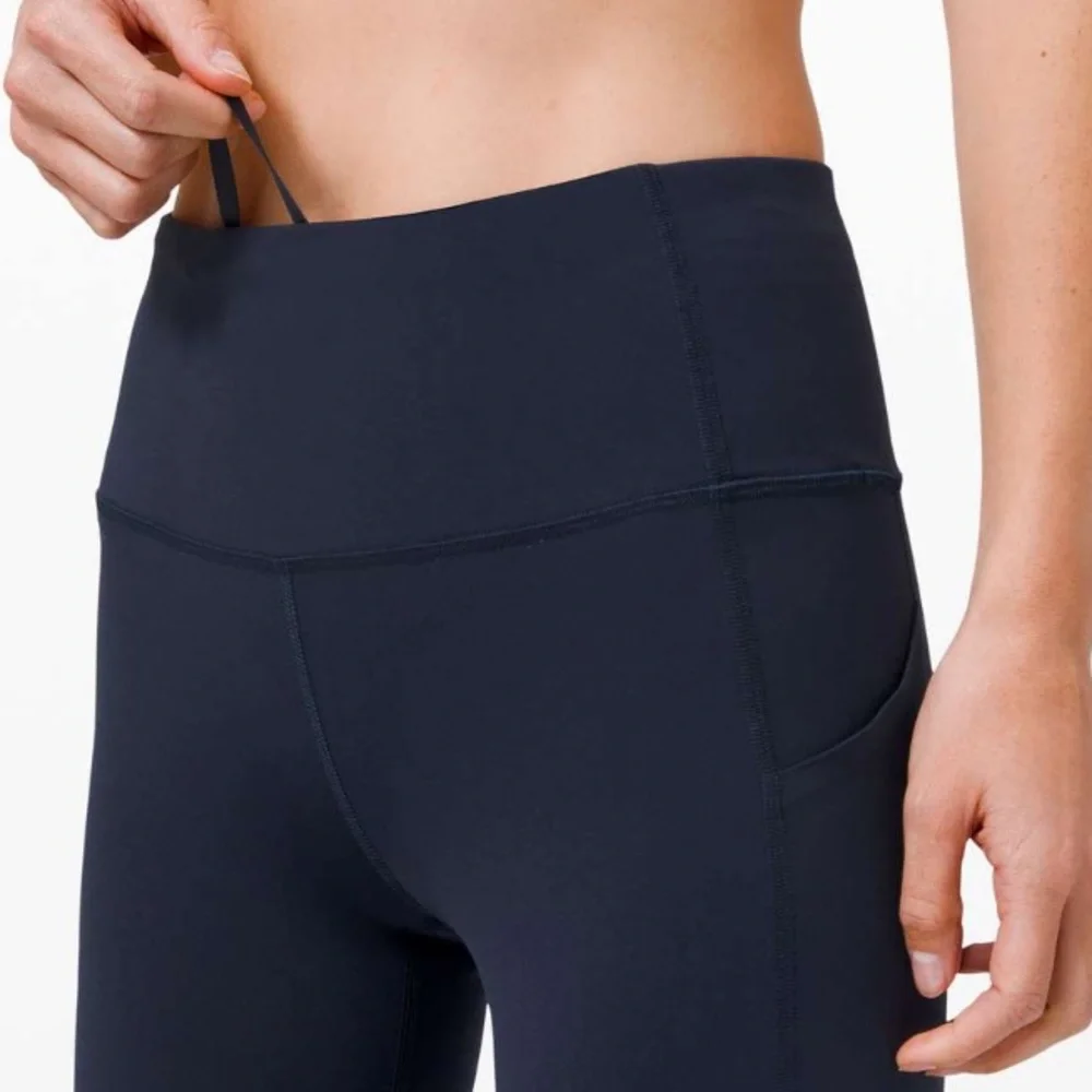 Lululemon Navy High-Rise Crop Leggings Size 6
